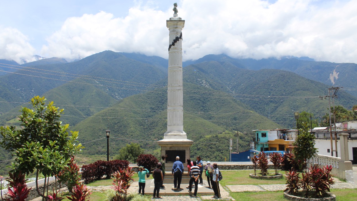 Visita guiada a la Columna Bolívar, estado Mérida. Foto: Estatuas de Mérida